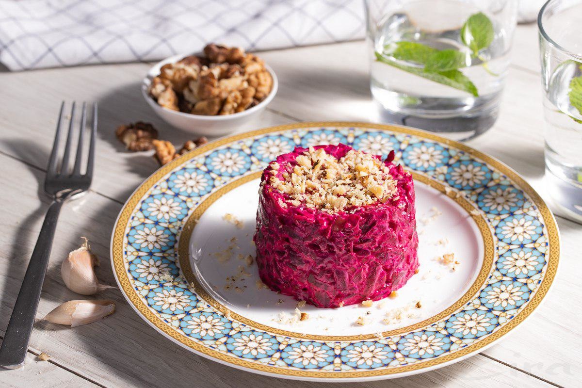 Qizil lavlagi va yong’oqdan tayyorlangan salat