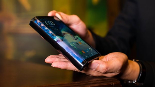 Samsung bukiluvchan ekranli smartfoni qachondan sotuvga chiqadi? (video)